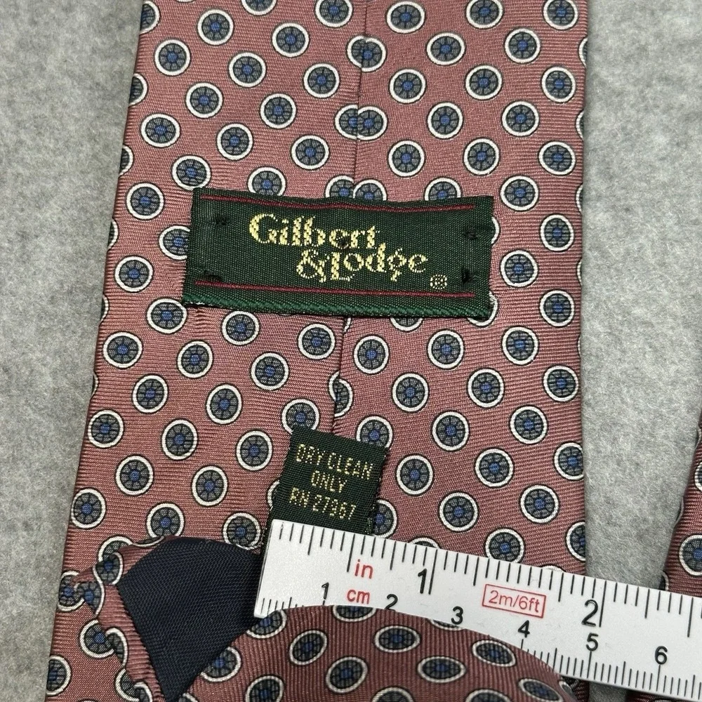 Gilbert & Lodge Italian Silk Tie Pink Blue Medallion Vintage Classic 56x3.3in